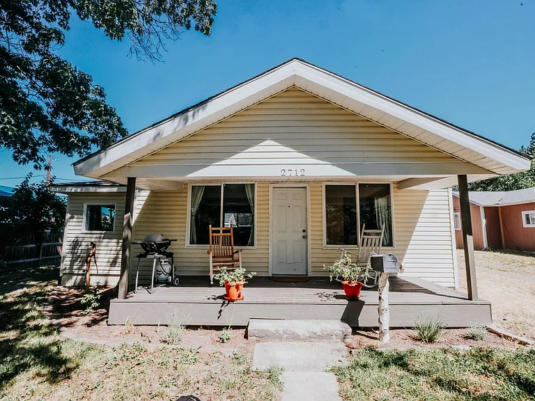 2712 W Gordon Ave — Photo 2