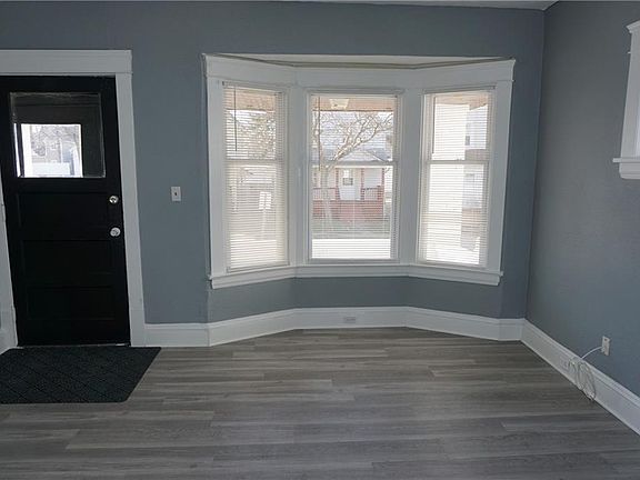 4th image of 1541 Hopkins Ave