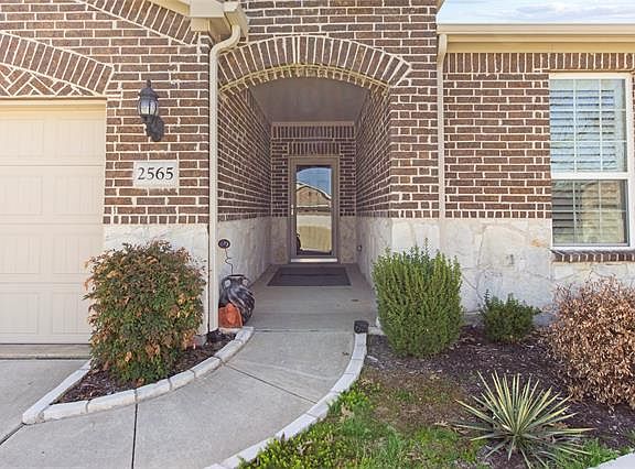 3rd image of 2565 Oyster Bay Dr