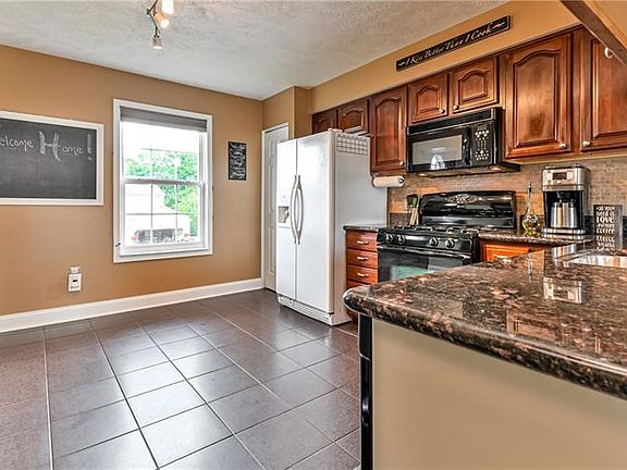 5th image of 813 Sunset Cir