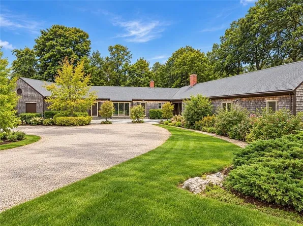 4 Alpond Dr, Newport, RI 02840