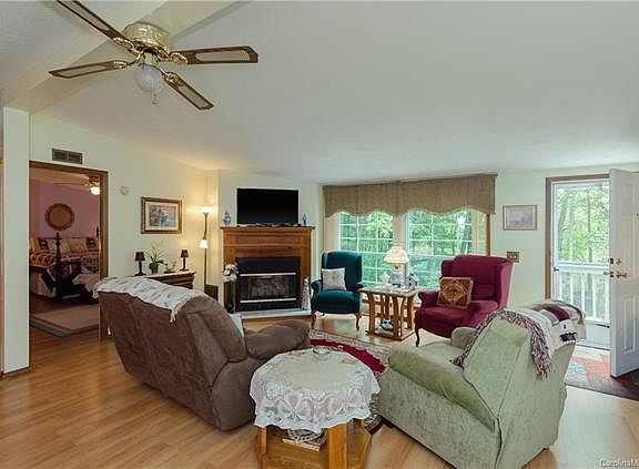 5th image of 67 Sandy Hill Ln