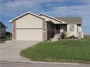 646 E Plantation Rd, Maize, KS 67101