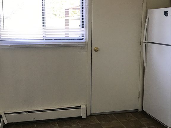 5th image of 2519 W 27th St APT 3