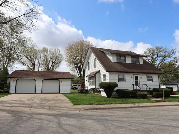 216 W Yuba St, Cuba City, WI 53807