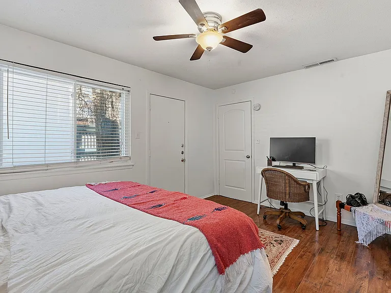 1106 W 22nd St #2 — Photo 13