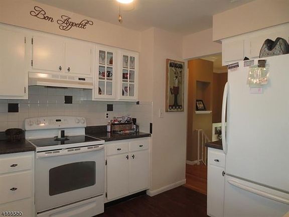 3rd image of 33 Thistle Ave