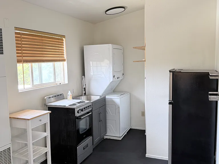 572 Plumosa Ave — Photo 8