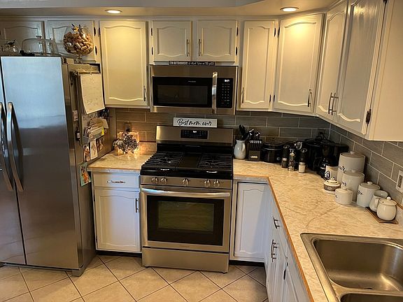 4th image of 340 Centre Ave APT 52
