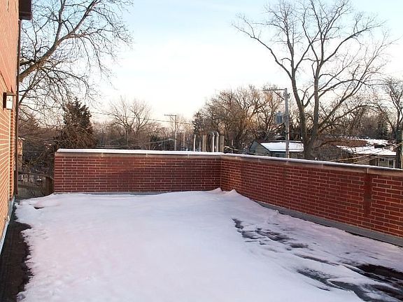 4th image of 6050 N Avondale Ave