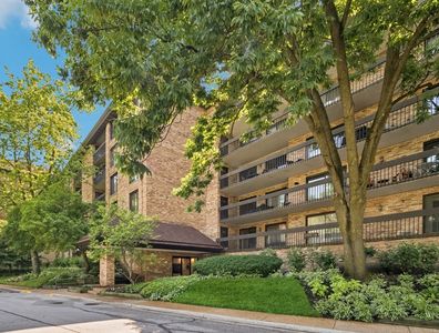 1671 Mission Hills Rd APT 308, Northbrook, IL, 60062