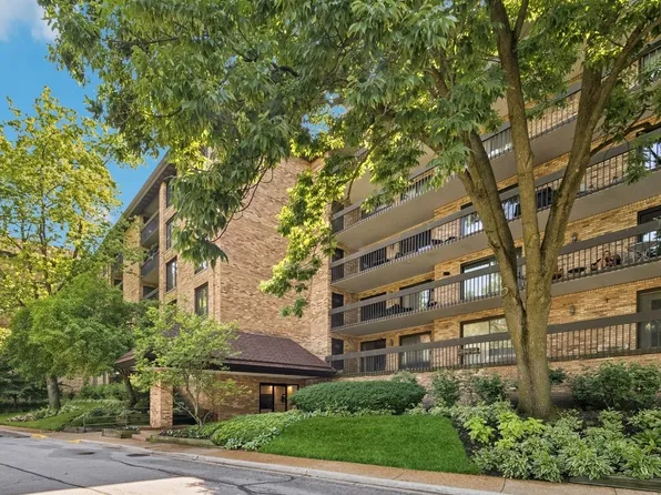 1671 Mission Hills Rd APT 308, Northbrook, IL 60062