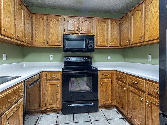 5th image of 54 Woodshire Ln