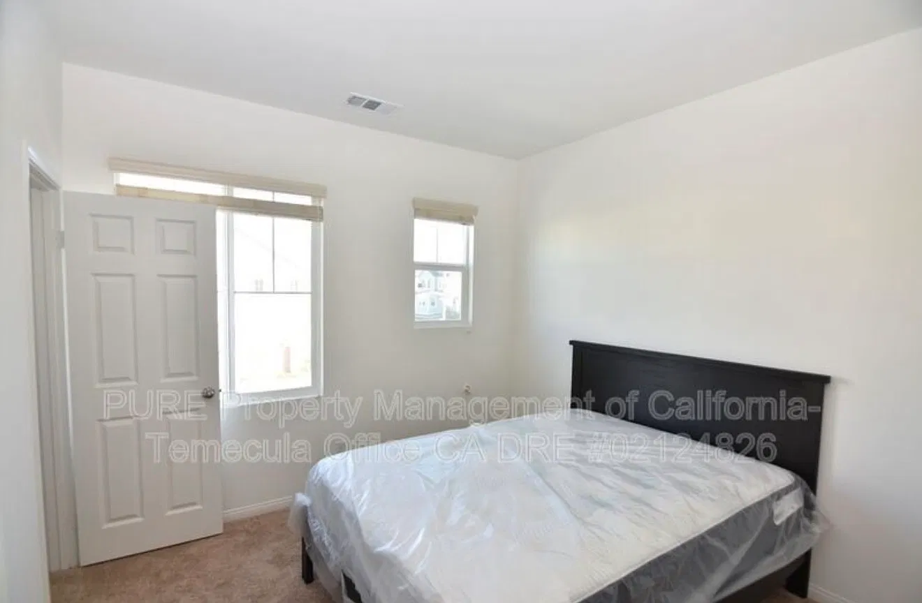 3 bed, 2.5 bath, 1818 sqft, $1,500 — Photo 1
