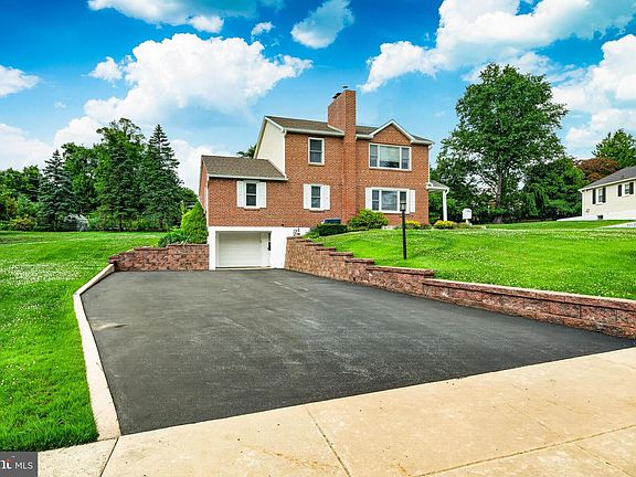2nd image of 2741 Hillview Rd
