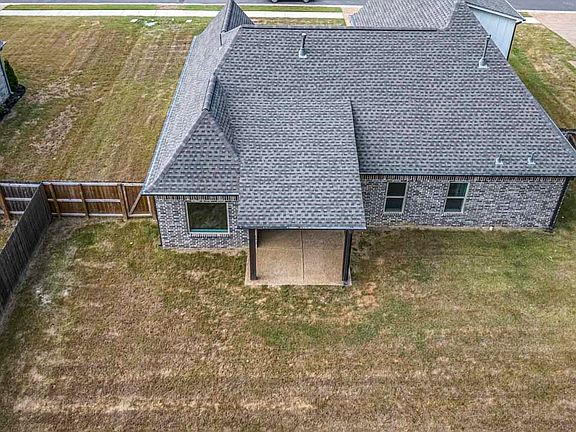 5th image of 82 Stewart Rd