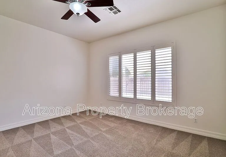 715 E Orchid Ln — Photo 24