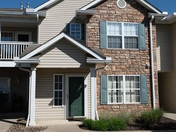 14822 Lenox Dr #222, Strongsville, OH 44136
