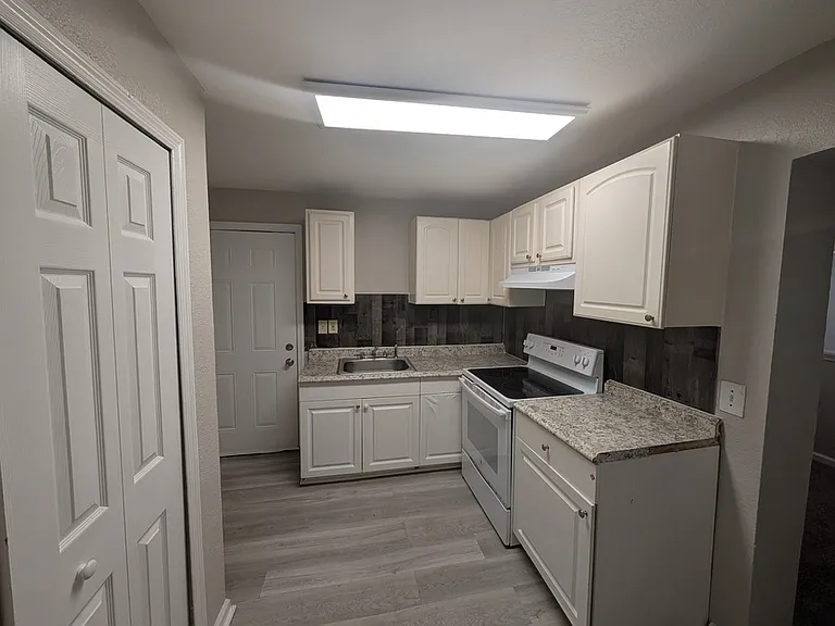 3705 E North Bay St — Photo 11