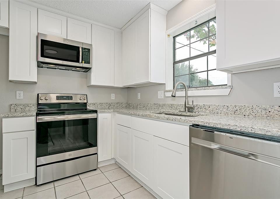 1st image of 1 Riverview Ct