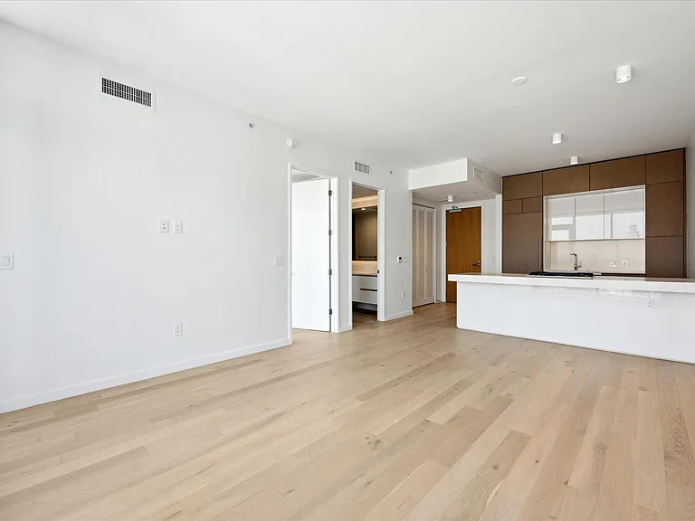 313 W 17th St #1502 — Photo 11