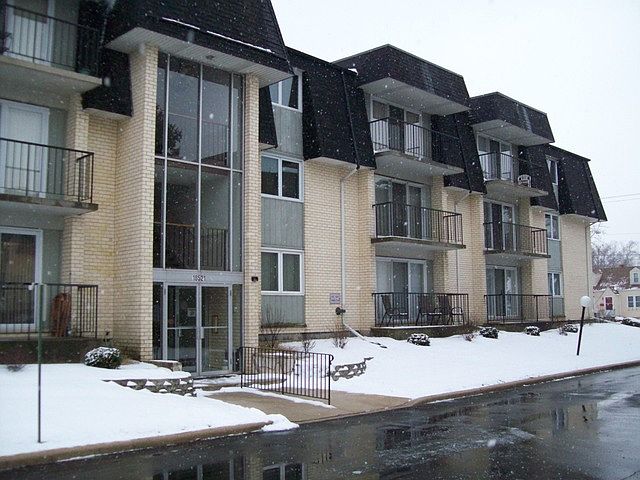 1st image of 18521 Wentworth Ave APT 3F