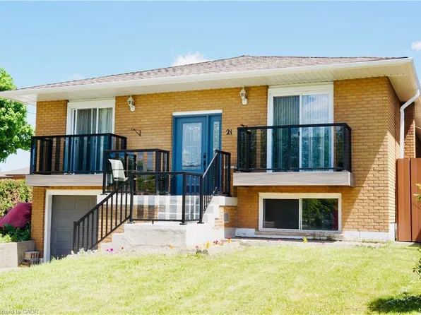 21 Deschene Ave, Hamilton, ON L9A 3J8