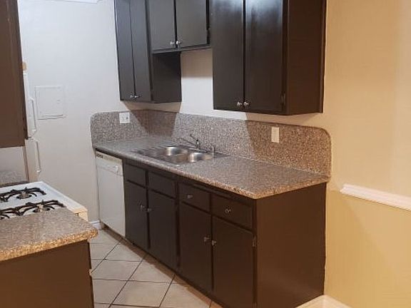 4th image of 11722 Saticoy St APT 8