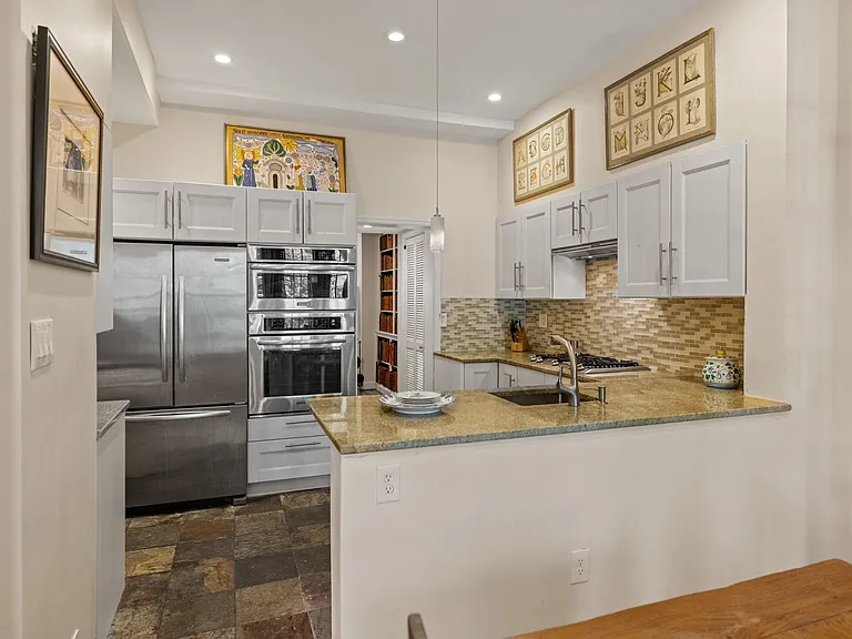 2426 I St NW — Photo 9