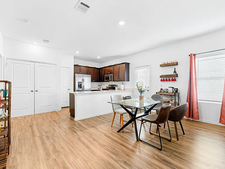 6009 Jagger Ave — Photo 8