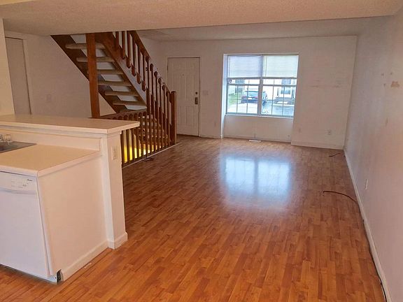 2nd image of 5057 Singleton Dr