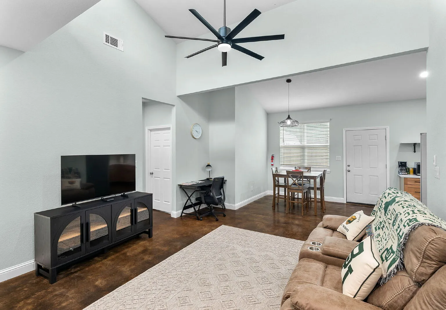 2 bed, 2.0 bath, $1,800 — Photo 4