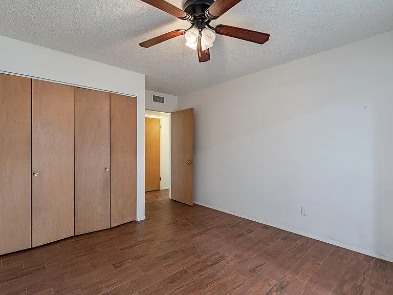 239 E Erie Dr — Photo 25