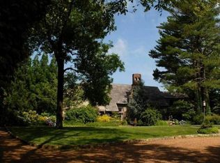 218 W Brow Rd, Lookout Mountain, TN 37350