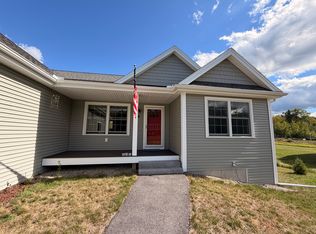 8 Crickett Ln, Biddeford, ME 04005