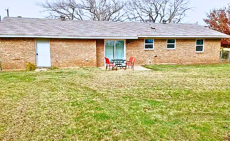 3 bed, 1605 sqft, $4,300 — Photo 4