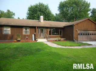 204 Leland Lake Dr, Jacksonville, IL 62650