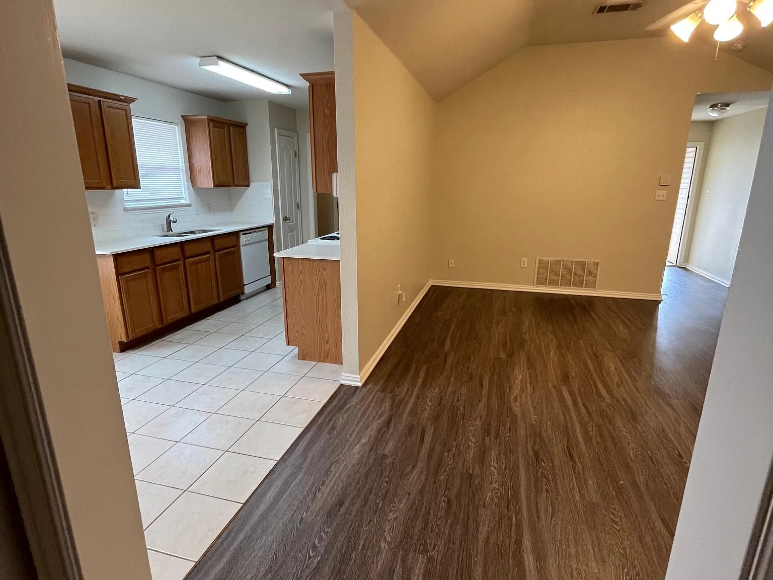 3 bed, 1346 sqft, $1,700 — Photo 4