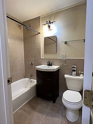 3rd image of 25-40 33rd St #2