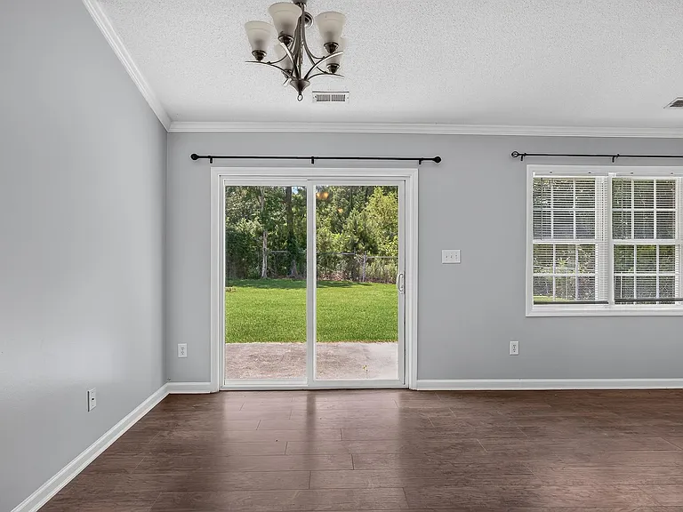 242 Zachary Ln — Photo 7