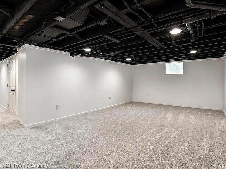 28588 Pierce St — Photo 18