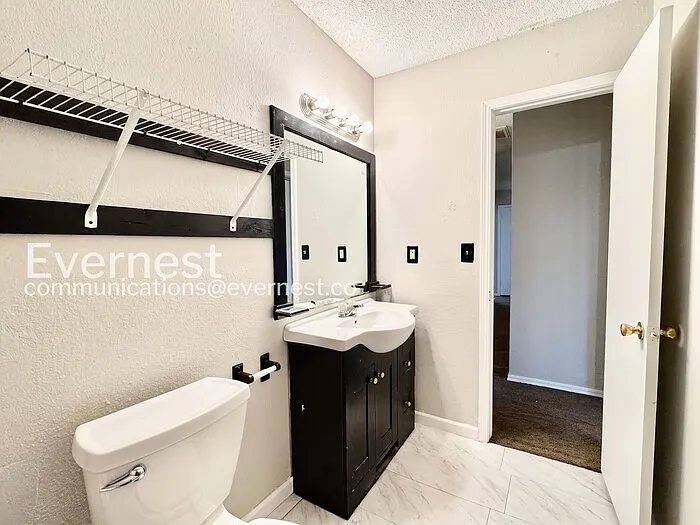 1756 S Pine Ave — Photo 13