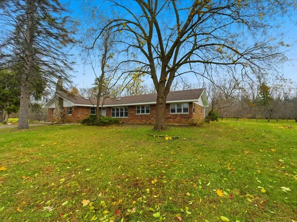 6N879 Dunham Rd, Wayne, IL 60184