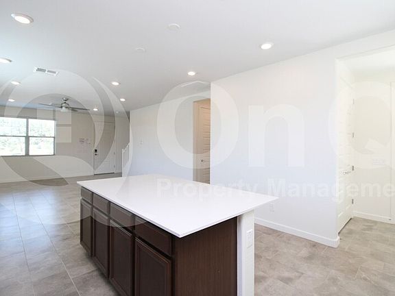 5th image of 1127 E Chapman Dr