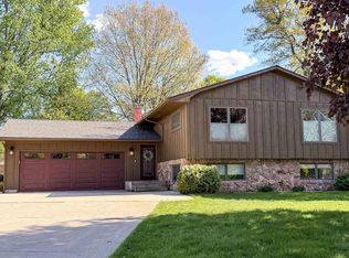 113 18th Ave NE, Hampton, IA 50441