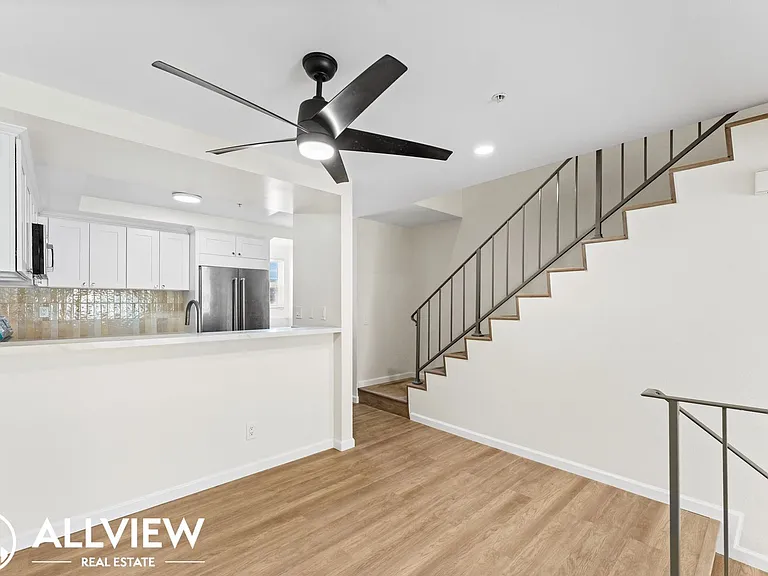 2418 Huntington Street — Photo 10
