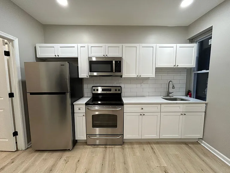 245 W Ontario St #1 — Photo 4