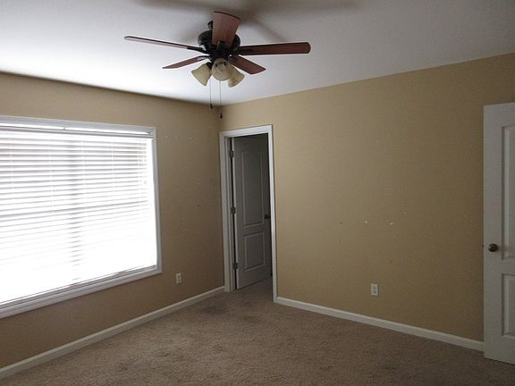 5th image of 206 Windsor Garden Dr