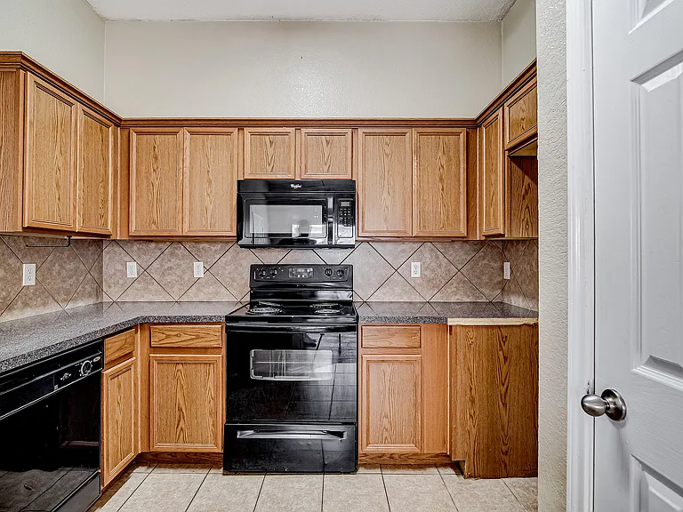 824 Walnut St #824 — Photo 6