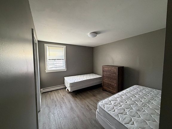 4th image of 9-15 Riverview Pl #11